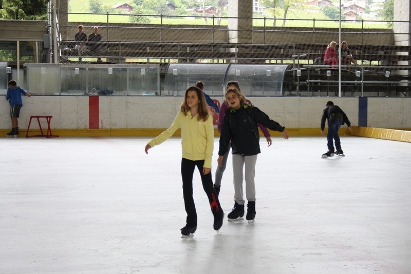 Village Camps International Summer Camp Leysin, Switzerland 2025-08-09 https://www.villagecamps.com/journals_admin/images/693-12-ice skating (16).jpg